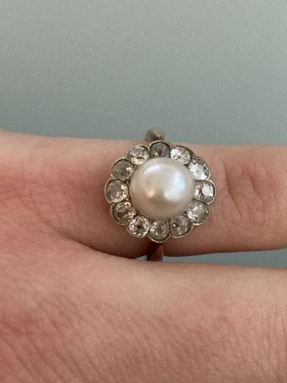 Yellow gold ring 375 thousandths adorned...