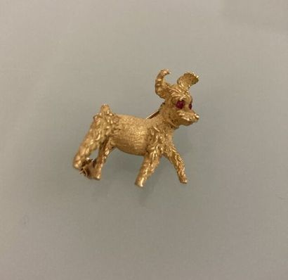 750 thousandth yellow gold brooch featuring...