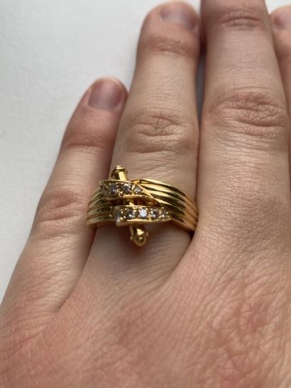 Yellow gold ring with striations and two...