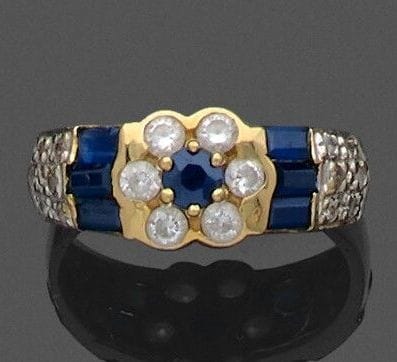 Ring in 750 thousandths yellow gold, the...