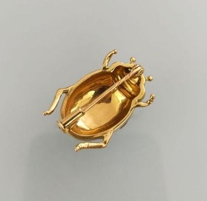 Brooch in 750 thousandths yellow gold featuring...