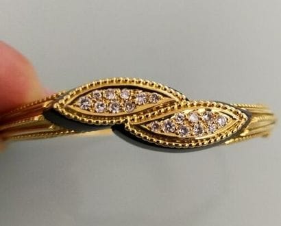 Rigid, opening bracelet in 750 thousandths...