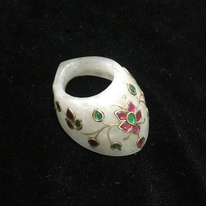 Celadon nephrite jade archer ring decorated...