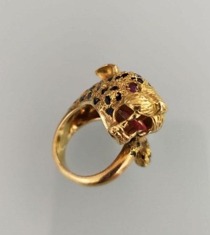 Yellow gold ring with scrolling decoration...