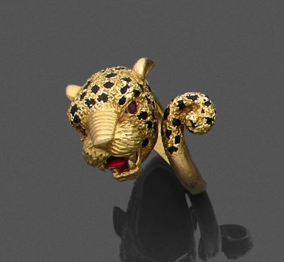 Yellow gold ring with scrolling decoration...