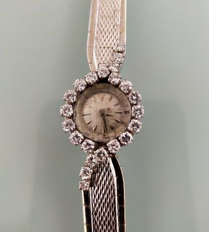 Montre bracelet de dame en or gris 750 millièmes...