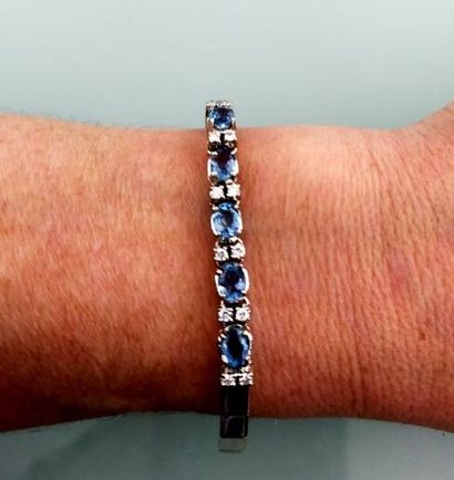 Articulated bracelet in 750 thousandths white...