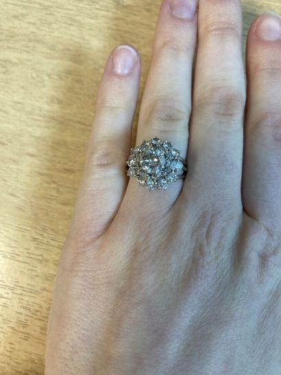 Bague trois corps en or gris 750 millièmes...