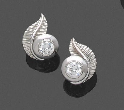 Paire de boucles d'oreilles en or gris 750...