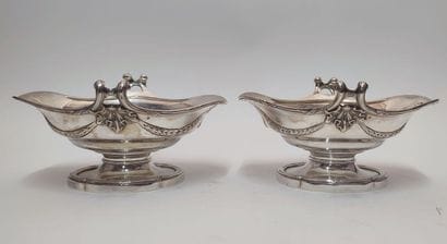 A pair of sauce boats and their base in 950-thousandths...