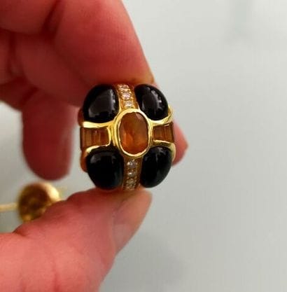Ring in 750 thousandths yellow gold, the...