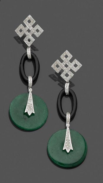 Paire de pendants d'oreilles en or gris 750...