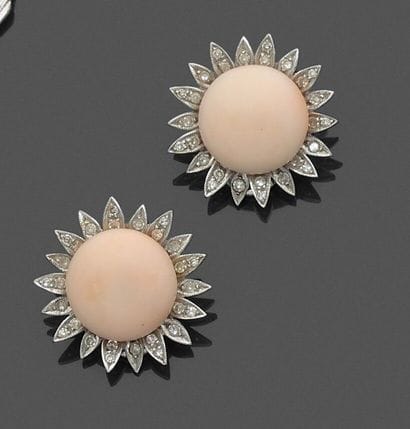 Pair of earrings in 750 thousandths white...