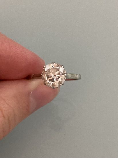 Bague en or gris 750 millièmes et platine...