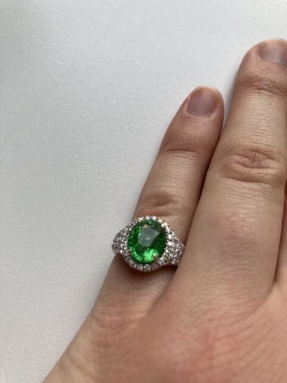 Ring in 750 thousandths white gold with a...