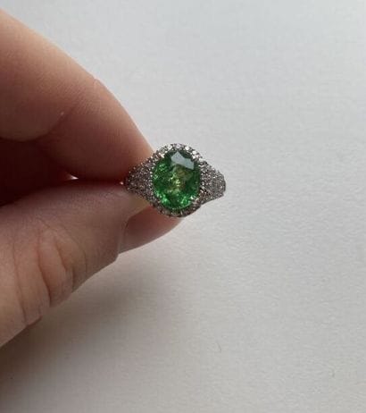 Ring in 750 thousandths white gold with a...