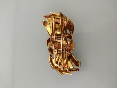 Brooch forming a double lapel clip in 750-thousandths...