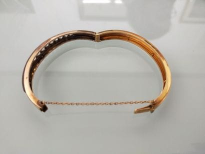 Bracelet rigide et ouvrant en or jaune 750...