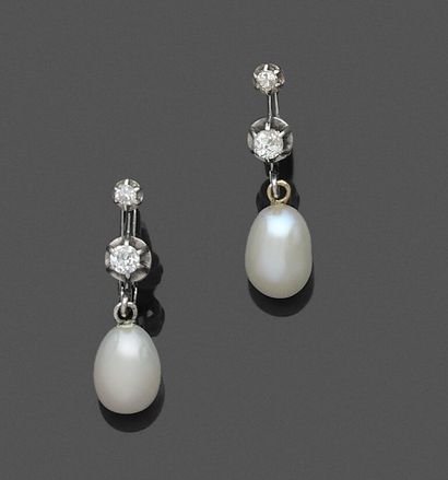 Pair of earrings in 750 thousandths white...