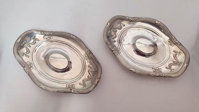 A pair of sauce boats and their base in 950-thousandths...