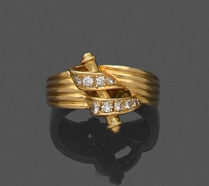 Yellow gold ring with striations and two...