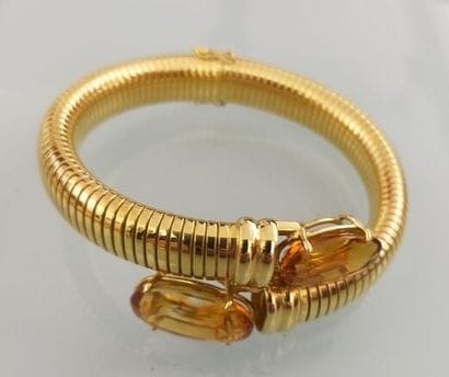 Pair of earrings in 750 thousandths yellow...