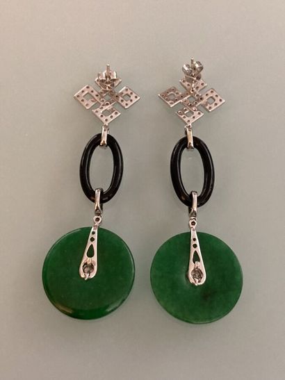 Paire de pendants d'oreilles en or gris 750...