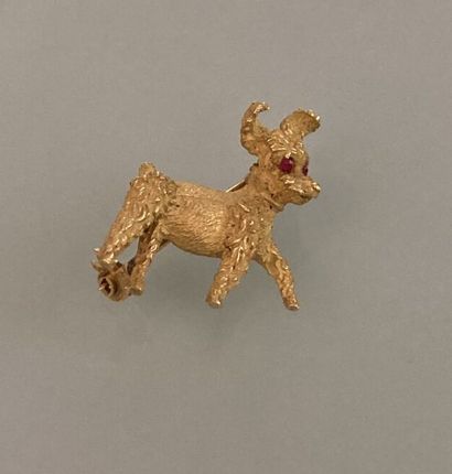 750 thousandth yellow gold brooch featuring...