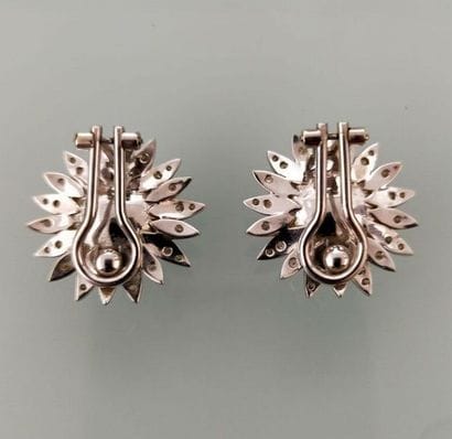 Pair of earrings in 750 thousandths white...
