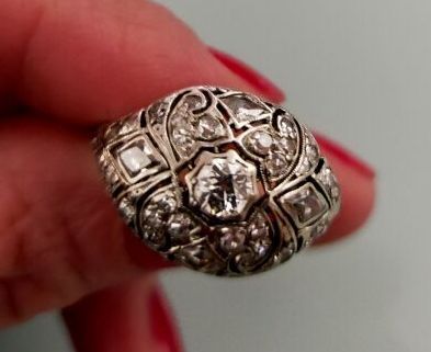 Bague en platine 850 millièmes, le centre...