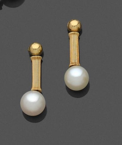 Pair of earrings in 750 thousandths yellow...