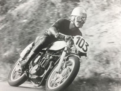 DUCATI
Moto
Spaggiari Race
350 cc
4-stroke...