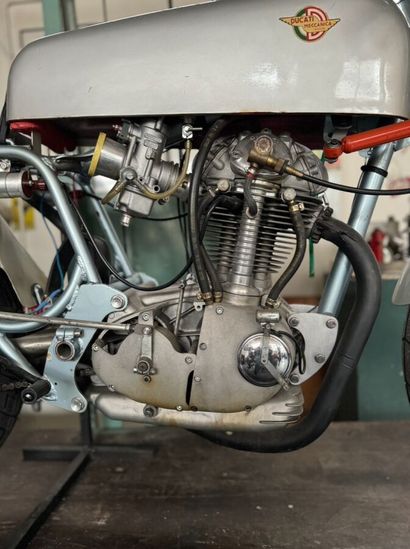 DUCATI
Moto
Spaggiari Race
350 cc
4-stroke...