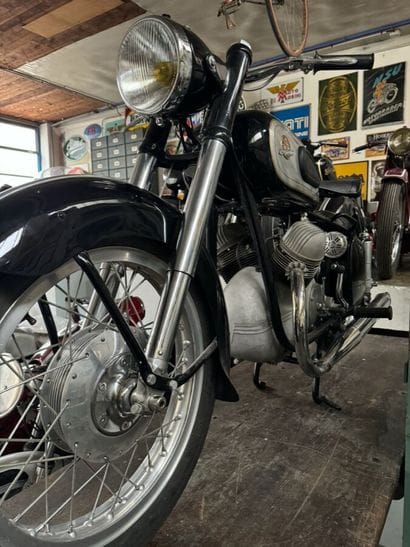 VICTORIA BERGMEISTER
Motorcycle
350 cc
Road-facing...