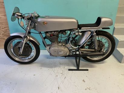 DUCATI
Moto
Spaggiari Race
350 cc
4-stroke...