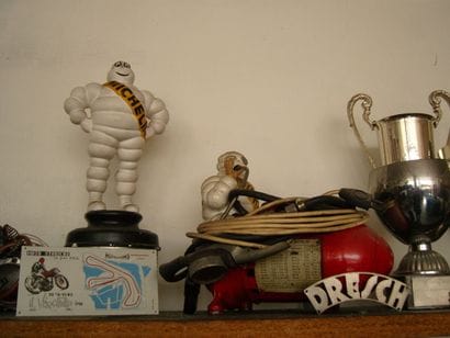 MICHELIN 
1 compressor with man
1 man
1 enamel...