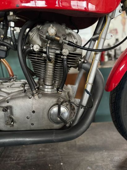DUCATI
Moto
Sport Corsa Race
250 cc 51
4-stroke...