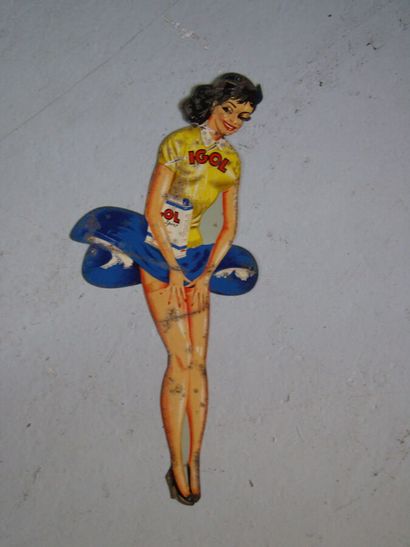 18 Pin Up plates 
Very beautiful and rare...