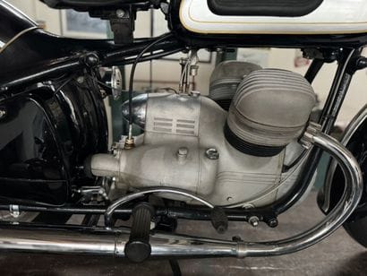 VICTORIA BERGMEISTER
Motorcycle
350 cc
Road-facing...
