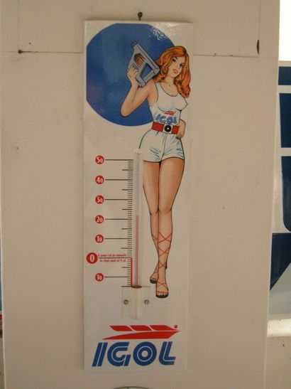18 Pin Up plates 
Very beautiful and rare...