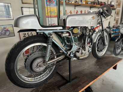 DUCATI
Moto
Spaggiari Race
350 cc
4-stroke...