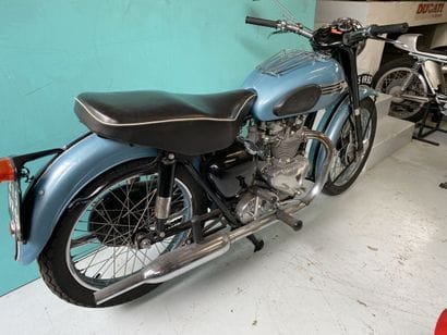 TRIUMPH
Motorcycles
T100 Tiger
500 cc
4-stroke...
