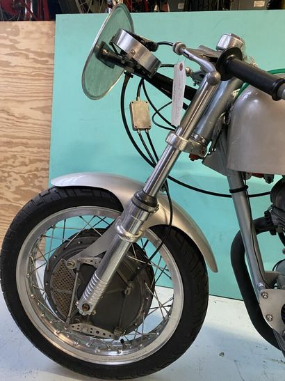 DUCATI
Moto
Spaggiari Race
350 cc
4-stroke...