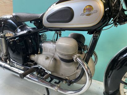 VICTORIA BERGMEISTER
Motorcycle
350 cc
Road-facing...