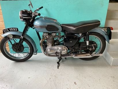 TRIUMPH
Motorcycles
T100 Tiger
500 cc
4-stroke...