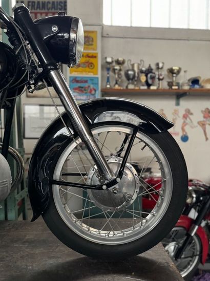VICTORIA BERGMEISTER
Motorcycle
350 cc
Road-facing...