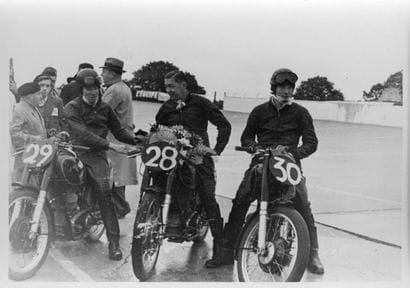 A. J. S.
Moto
7R Boy Racer
350 cc 
4-stroke...