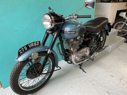TRIUMPH
Motorcycles
T100 Tiger
500 cc
4-stroke...
