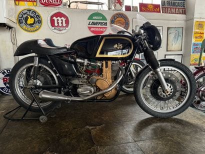 A. J. S.
Moto
7R Boy Racer
350 cc 
4-stroke...