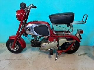 HONDA
Motorcycles
Monkey CZ 100 
50 cc 
1965...